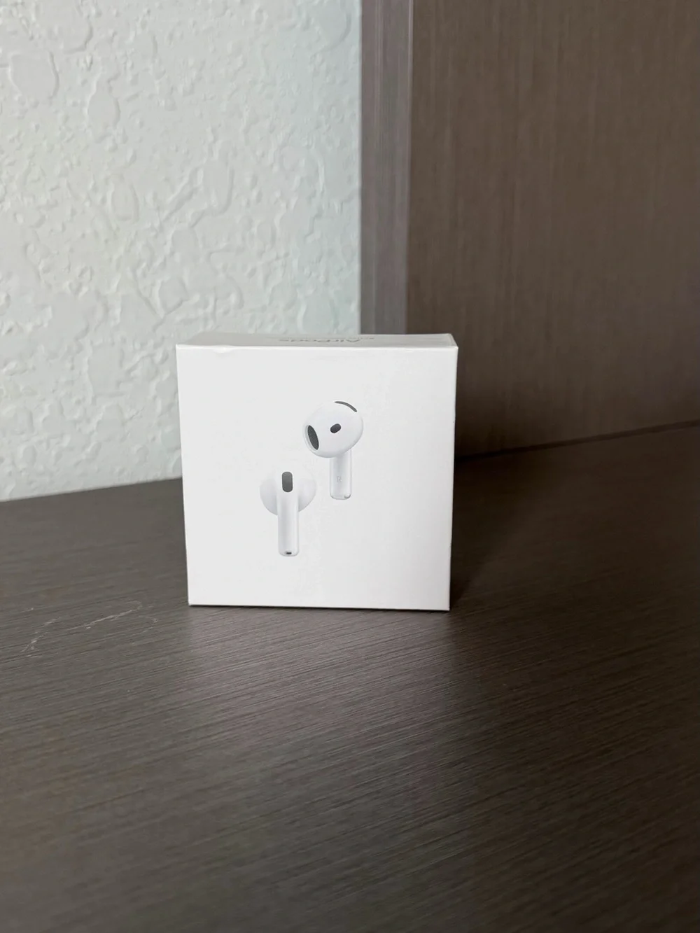 Apple AirPods 4 ANC White AirPods Charging Case and Earbuds Packaging